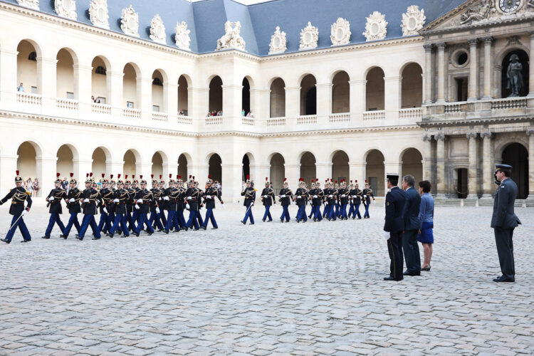 Officiellt besök till Frankrike den 9.-11.7.2013. Copyright © Republikens presidents kansli 