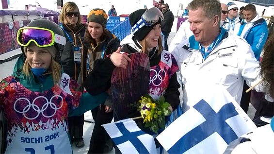 Presidentparet hejar på finländska idrottare i Sotji. Bild: Republikens presidents kansli