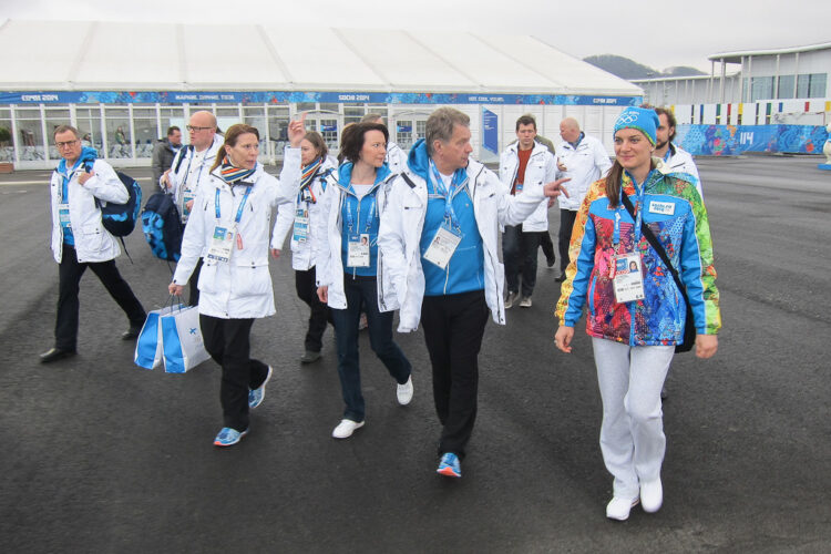  Visiting the Coastal Olympic Village. The presidential couple was greeted by Olympic Village mayor, pole-vaulter Yelena Isinbayeva, and Mikaela Ingberg from the support corps for Team Finland. Copyright © Office of the President of the Republic