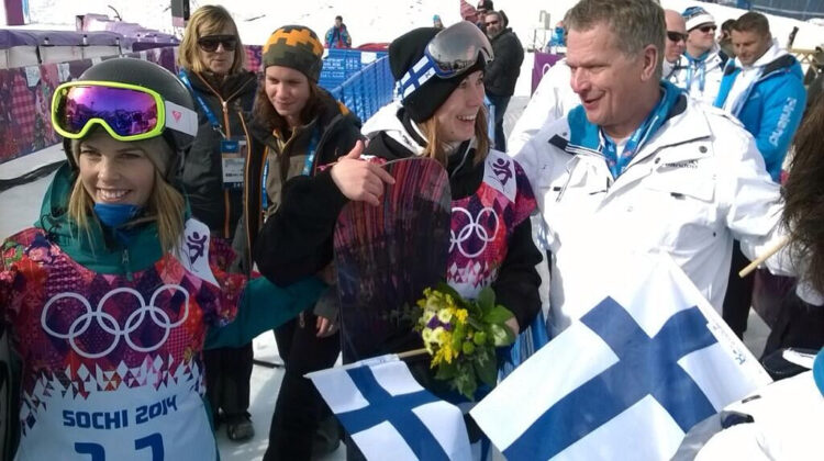  Hopeaa! Presidentti Niinistö onnitteli slopestylessä olympiahopeaa voittanutta Enni Rukajärveä. Copyright © Tasavallan presidentin kanslia 