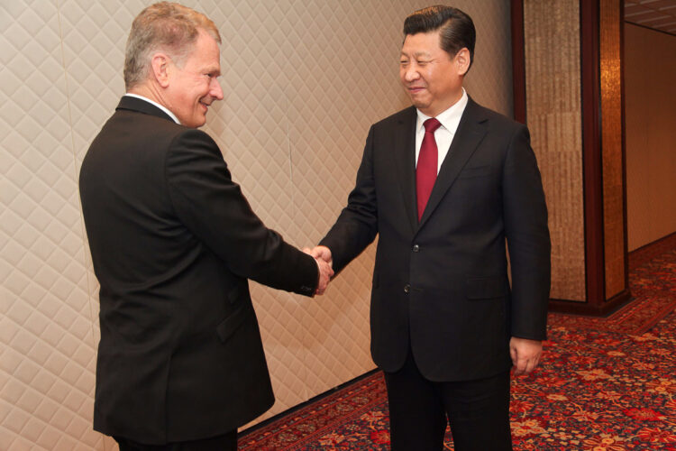  President Sauli Niinistö och Kinas president Xi Jinping träffades i Noordwijk i Holland den 23 mars före det internationella toppmötet om kärnsäkerhet som arrangeras i Haag. Copyright © Republikens presidents kansli 