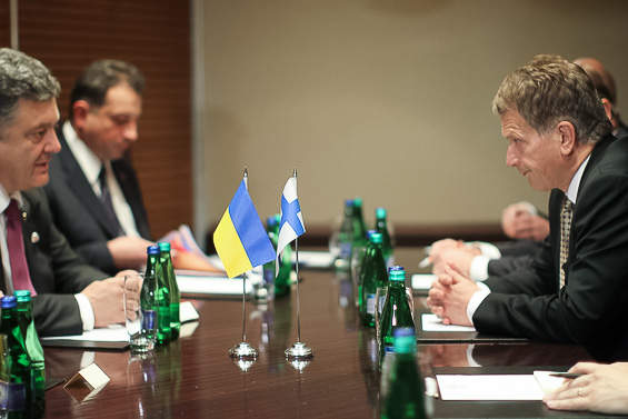 Onsdagen den 4 juni diskuterade president Niinistö med den nyvalde ukrainske presidenten Petro Porosjenko. Bild: Finlands Ambassad, Warszawa / Vesa Häkkinen.