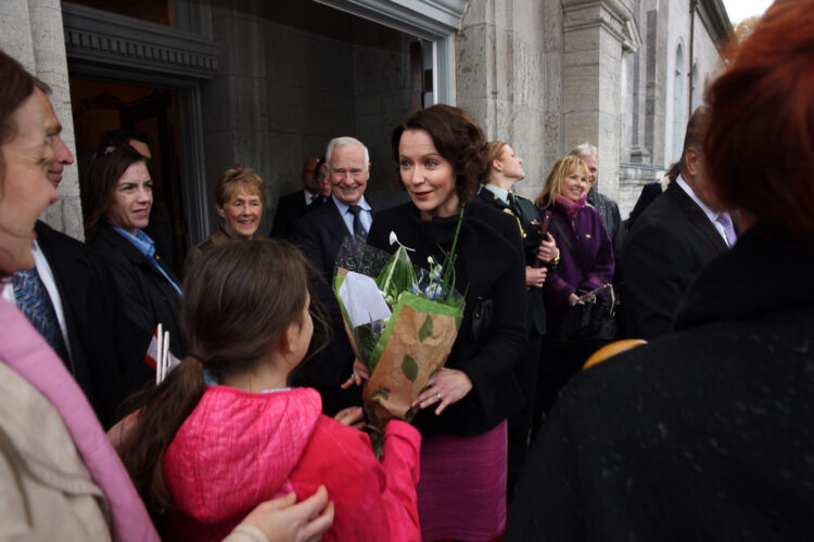  Local Finns welcoming the Presidential Couple. Copyright © Office of the President of the Republic
