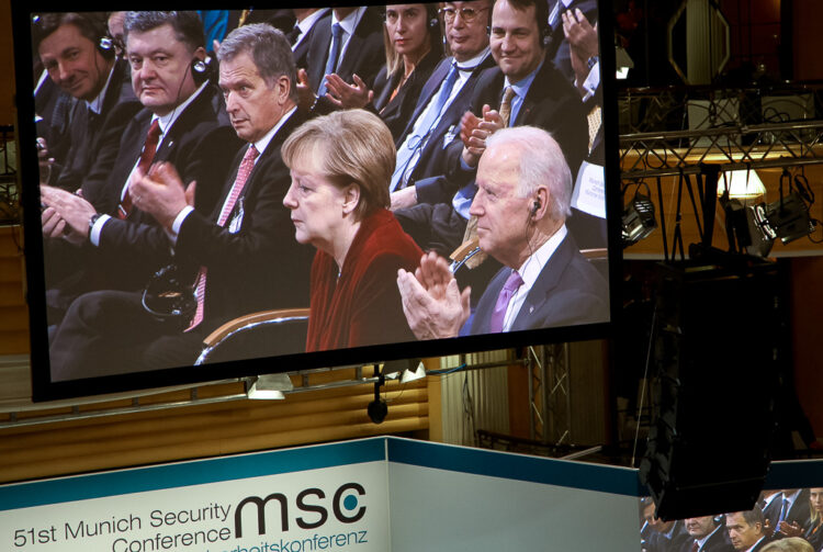  Münchenin turvallisuuskonferenssissa Ukrainan presidentti Petro Poroshenko, presidentti Niinistö, Saksan liittokansleri Angela Merkel ja Yhdysvaltain varapresidentti Joseph Biden. Kuva: Tasavallan presidentin kanslia