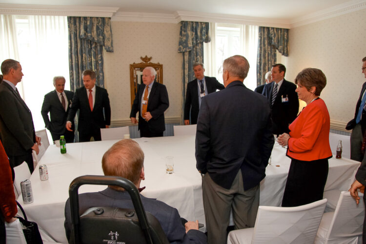  President Niinistö träffade amerikanska senatorer i München. Foto: Republikens presidents kansli 