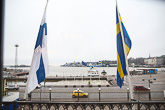 Finlands och Sveriges flaggor fladdrar, statsbesöket ska börja. Copyright © Republikens presidents kansli 