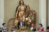 Kuningas Kaarle XVI Kustaa puhuu juhlapäivällisellä. Copyright © Tasavallan presidentin kanslia 