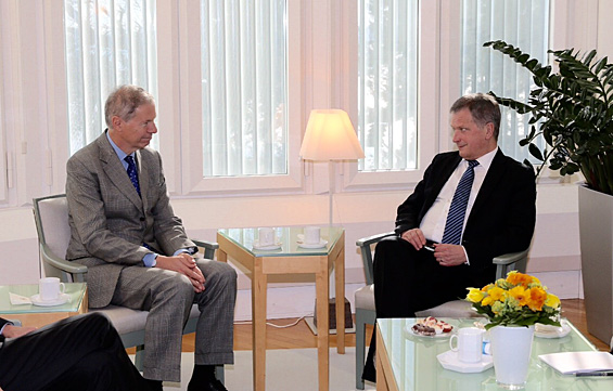 ICG:n johtaja Jean-Marie Guéhenno ja presidentti Niinistö keskustelivat Mäntyniemessä. Kuva: Tasavallan presidentin kanslia