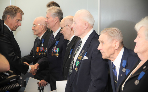 Tasavallan presidentti osallistui Hämeenlinnan alueen veteraanien kunniamerkkien jakoon kansallisena veteraanipäivänä. 