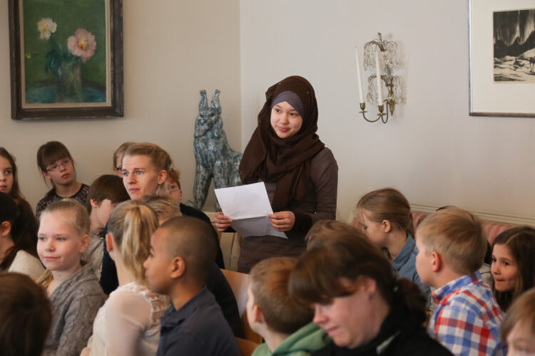  Koululaiset kysyivät mm. Itämeren suojelusta ja eriarvoisuudesta. Copyright © Tasavallan presidentin kanslia 
