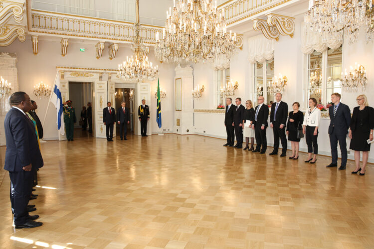  Vastaanottoseremoniat Presidentinlinnan Peilisalissa. Copyright © Tasavallan presidentin kanslia 
