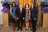 Yhdysvaltain presidentti Barack Obama ja puoliso Michelle Obama tervehtivät tasavallan presidentti Sauli Niinistöä ja puoliso Jenni Haukiota YK:n yleiskokouksen vastaanotolla 28. syyskuuta 2015. Kuva: The White House / Lawrence Jackson