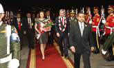 Presidentti Sauli Niinistö ja puoliso Jenni Haukio saapuivat valtiovierailulle Indonesiaan 2. marraskuuta 2015. Copyright © Tasavallan presidentin kanslia