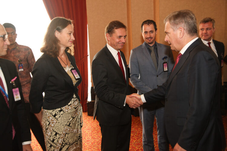 President Niinistö welcomes a business delegation to a seminar on economic relations between Finland and Indonesia held in Jakarta on Tuesday 3 November. Copyright ©  Office of the President of the Republic of Finland