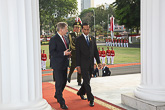 Indonesian presidentti Joko Widodo vastaanotti presidentti Sauli Niinistön valtiovierailulle Jakartassa 3. marraskuuta. Copyright © Tasavallan presidentin kanslia