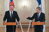 Presidentit olivat yhtä mieltä siitä, että Suomella ja Slovakialla on keskenään paljon yhteistä - muutakin kuin intohimoinen suhde jääkiekkoon. Copyright © Tasavallan presidentin kanslia 