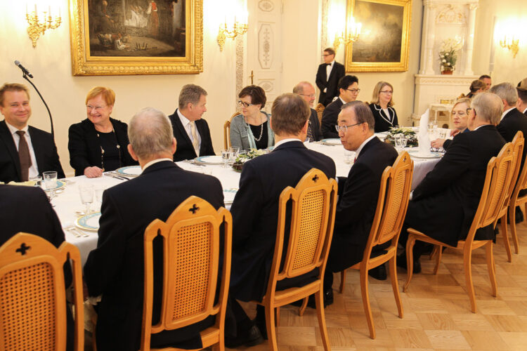  At the lunch served at the President’s Palace, guests included Prime Minister Juha Sipilä and Presidents Martti Ahtisaari and Tarja Halonen. 
