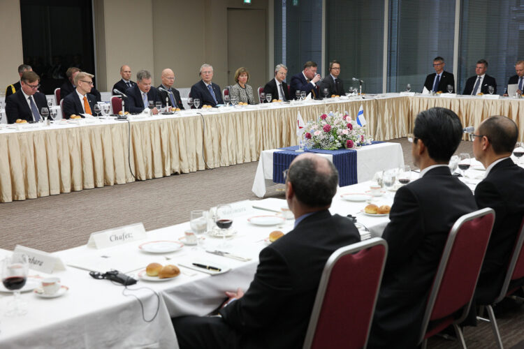  President Niinistö och företagsdelegationen träffade inflytelserika personer inom ekonomi på en lunch vid japanska näringslivsförbundet Keidanren i Tokyo den 9 mars. Copyright © Republikens presidents kansli