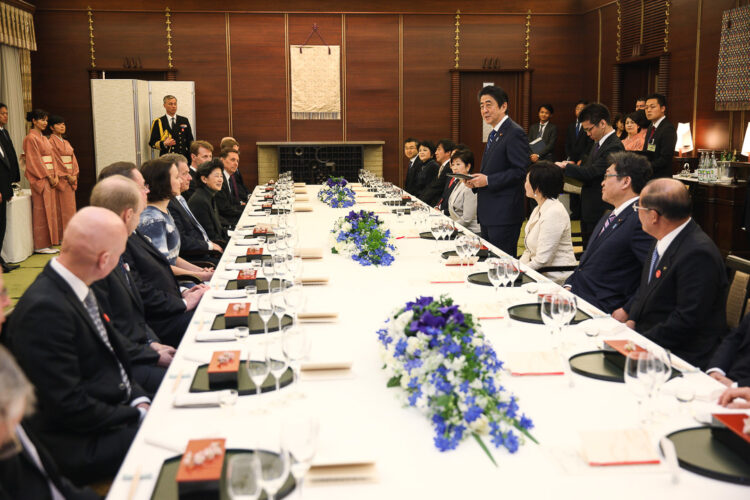  Prime Minister of Japan Shinzo Abe and his spouse hosted a dinner for President Niinistö and the Finnish delegation. Copyright © Office of the President of the Republic of Finland 