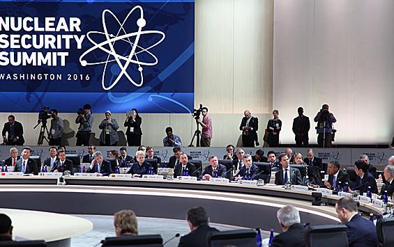 Vid mötet behandlades både nationella åtgärder och de internationella organisationernas och avtalens roll när det gäller att förbättra kärnsäkerheten. Foto: Republikens presidents kansli.
