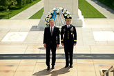  Presidentti Niinistö laski seppeleen tuntemattoman sotilaan haudalle Arlingtonin sotilashautausmaalla lauantaina 14. toukokuuta. Kuva: Lehtikuva/Tasavallan presidentin kanslia 