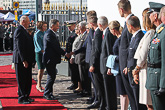  Presidentti Niinistö ja rouva Haukio tervehtivät Norjan delegaation. Kuva: Juhani Kandell/Tasavallan presidentin kanslia