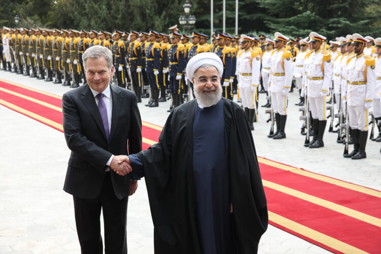 Iranin presidentti Hassan Rouhani toivotti presidentti Sauli Niinistön tervetulleeksi. Kuva: Juhani Kandell/Tasavallan presidentin kanslia