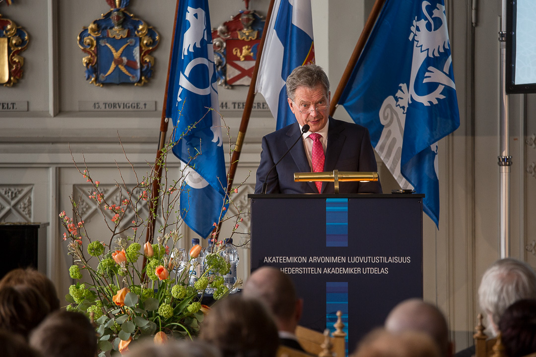Presidentti Niiinistö puhui ennen arvonimien luovutusta. Kuva: Matti Porre/Tasavallan presidentin kanslia
