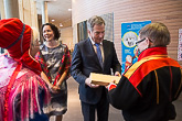  Veikko Guttor, Chairman of the Board of the Sámi Education Institute, and lecturer Outi Länsman present President Niinistö with a knife. In keeping with tradition, the President gave a coin in return “lest they become enemies,” said Veikko Guttorm. Photo: Matti Porre/Office of the President of the Republic of Finland 