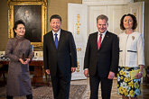  Rouva Peng Liyuan, Kiinan presidentti Xi Jinping, presidentti Sauli Niinistö ja rouva Jenni Haukio Keltaisessa salissa. Matti Porre/Tasavallan presidentin kanslia 