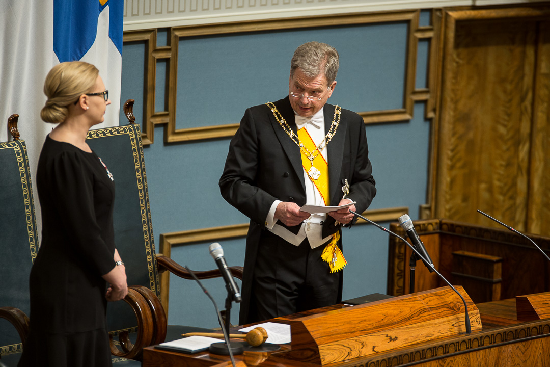 Tasavallan presidentti Sauli Niinistö puhuu eduskunnassa, puhemies Maria Lohela kuuntelee. Kuva: Juhani Kandell/Tasavallan presidentin kanslia