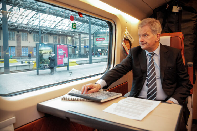 Presidentti Niinistö matkusti Pietariin Allegro-junalla maanantaina 8. huhtikuuta. Kuva: Matti Porre/Tasavallan presidentin kanslia