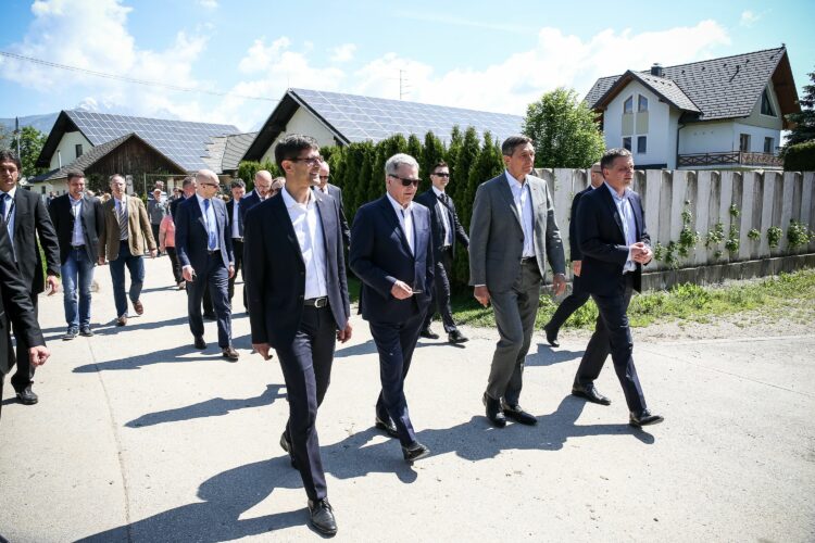 Presidentti Niinistö ja presidentti Pahor vierailulla Suha pri Predosljahin ekokylässä. Kuva: Matti Porre/Tasavallan presidentin kanslia