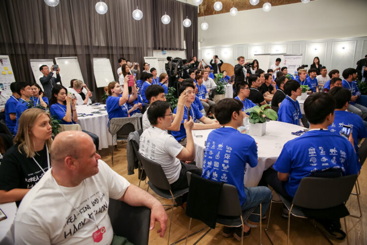 Presidentti Niinistö ja presidentti Moon käynnistivät Korea-Suomi hackaton-tapahtuman Startup Summitissa. Kuva: Matti Porre/Tasavallan presidentin kanslia