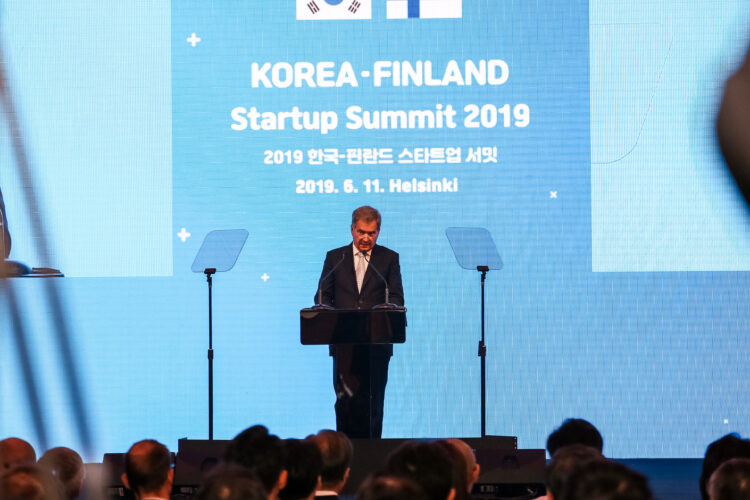 Presidentti Niinistö ja presidentti Moon puhuivat Korea-Suomi Startup Summitissa. Kuva: Matti Porre/Tasavallan presidentin kanslia