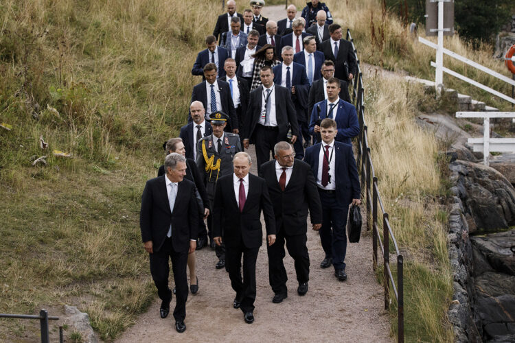 President Niinistö and president Putin at Suomenlinna. Photo: Roni Rekomaa/Office of the President of the Republic of Finland