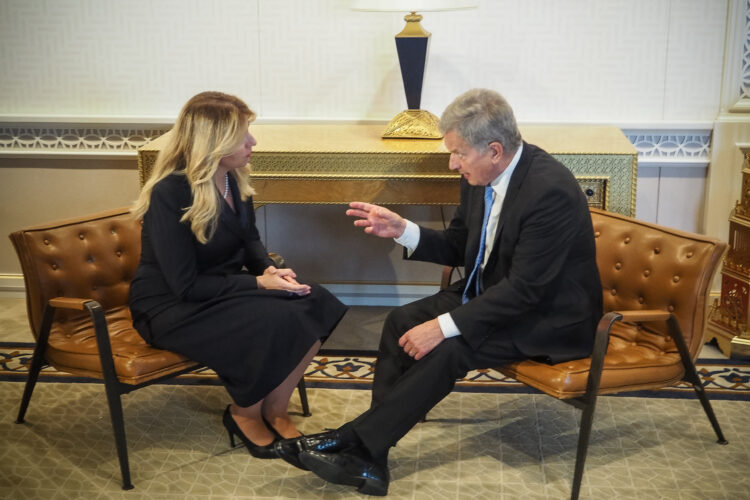 Tapaamisessa Slovakian presidentin Zuzana Čaputován kanssa YK:n käytävillä. Kuva: Jouni Mölsä/Tasavallan presidentin kanslia