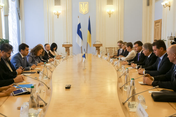 Presidentti Niinistö ja Ukrainan pääministeri Oleksi Hontšaruk tapasivat Kiovassa. Kuva: Riikka Hietajärvi/Tasavallan presidentin kanslia
