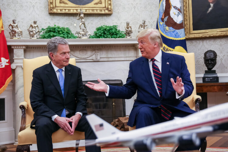Bilateral discussions between President Niinistö and President Trump in the Oval Office. 
Photo: Matti Porre/Office of the President of the Republic of Finland 