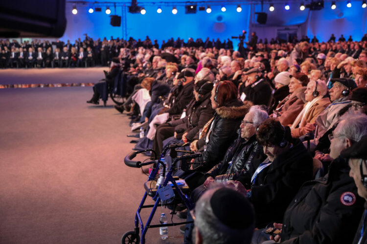 Kunniavieraina olivat noin 200 Auschwitzin keskitys- ja tuhoamisleiriltä selviytynyttä. Kuva: Jouni Mölsä/Tasavallan presidentin kanslia