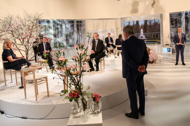 Stämningar från studion under Gullrandadiskussionarna den 24 maj 2020. Foto: Matti Porre/Republikens presidents kansli