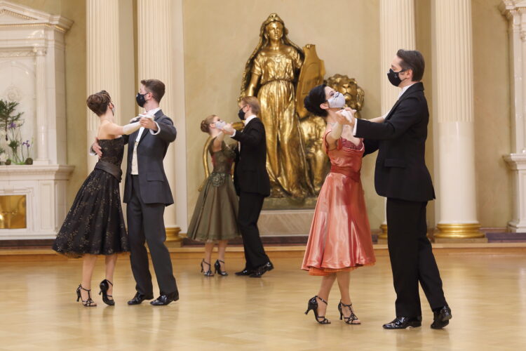 Dancers of the National Ballet performing the first waltz in the Hall of State of the Presidential Palace at the Independence Day celebration. Photo: Juhani Kandell/Office of the President of the Republic