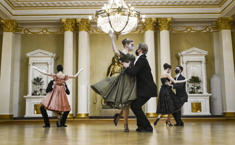 Dancers of the National Ballet performing the first waltz in the Hall of State of the Presidential Palace at the Independence Day celebration. Photo: Emmi Korhonen/Office of the President of the Republic
