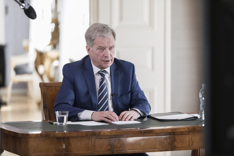 President of the Republic of Finland Sauli Niinistö had a discussion with the students of the University of Lapland on the Kultaranta discussion tour on 21 April 2021. Photo: Matti Porre/Office of the President of the Republic of Finland