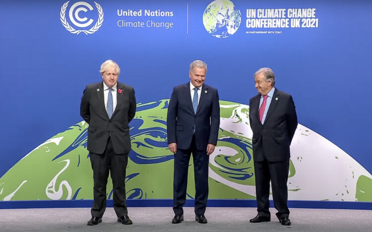 Storbritanniens premiärminister Boris Johnson och FN:s generalsekreterare António Guterres tog emot president Niinistö till FN:s klimattoppmöte COP26 i Glasgow den 1 november 2021. Foto: Skärmdump från COP26-direktsändningen