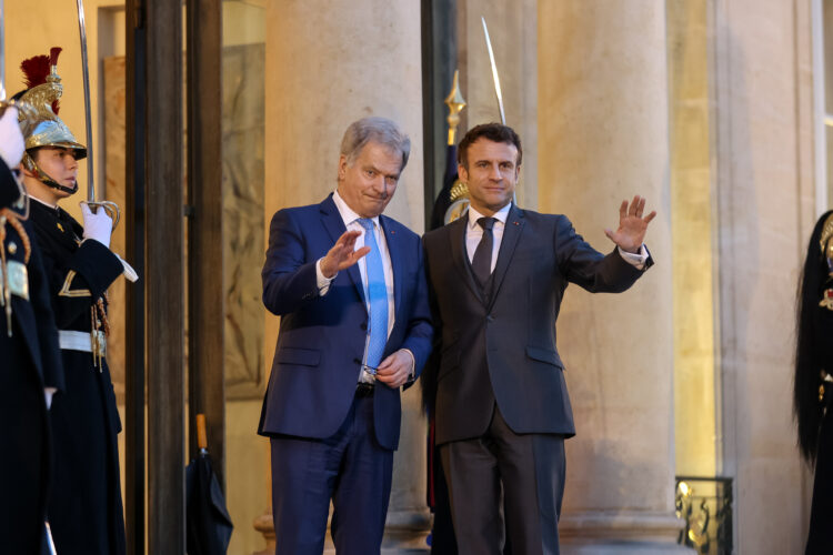 Republikens president Sauli Niinistö träffade Frankrikes president Emmanuel Macron måndagen den 21 mars 2022 i Paris. Foto: Johanna Unha-Kaprali/Finlands ambassad i Paris