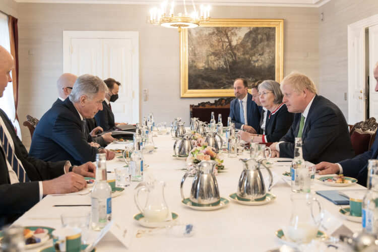 Discussions between the country delegations. Photo: Matti Porre/Office of the President of the Republic of Finland
