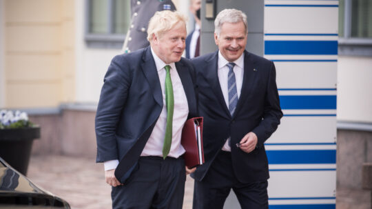 President Niinistö hälsade Storbritanniens premiärminister Boris Johnsons välkommen på besök till Finland onsdagen den 11 maj 2022. Foto: Matti Porre/Republikens presidents kansli
