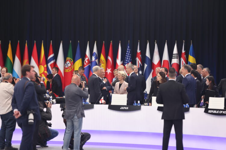 Hyvät keskustelut Naton pääsihteerin, Euroopan komission puheenjohtajan ja Norjan pääministerin kanssa. Kuva: Juhani Kandell/Tasavallan presidentin kanslia