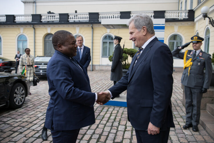 President Niinistö welcomed President of the Republic of Mozambique Filipe Nyusi to Finland on Wednesday, 16 November 2022. Photo: Matti Porre/Office of the President of the Republic of Finland